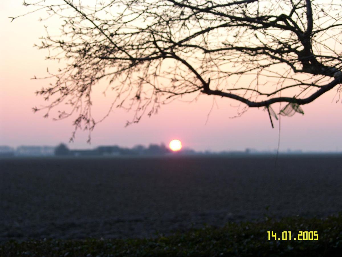 Slapen Bij De Zeeuwse Lala Bed & Breakfast IJzendijke ภายนอก รูปภาพ