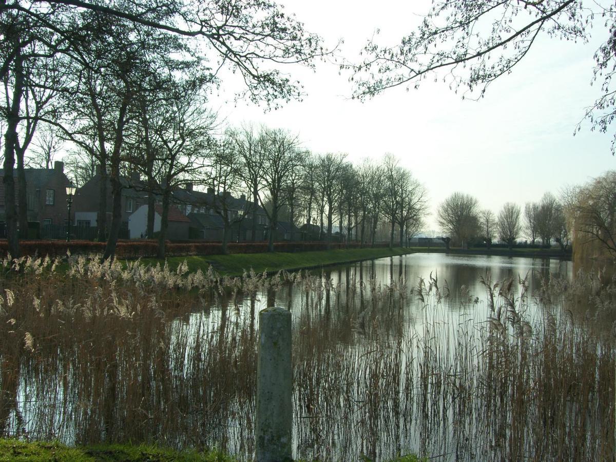Slapen Bij De Zeeuwse Lala Bed & Breakfast IJzendijke ภายนอก รูปภาพ