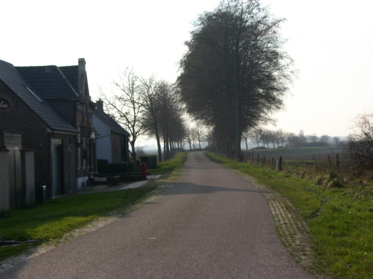Slapen Bij De Zeeuwse Lala Bed & Breakfast IJzendijke ภายนอก รูปภาพ