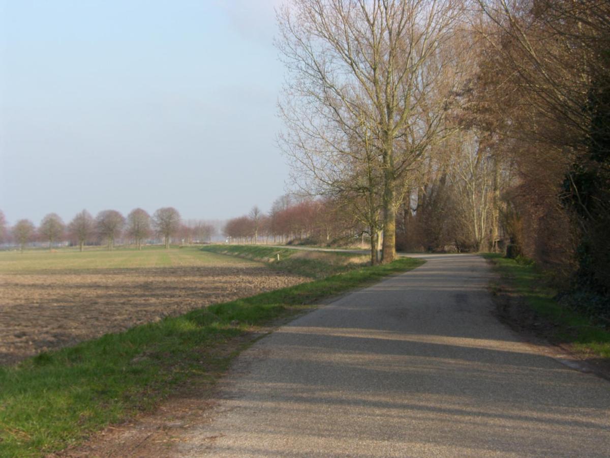 Slapen Bij De Zeeuwse Lala Bed & Breakfast IJzendijke ภายนอก รูปภาพ