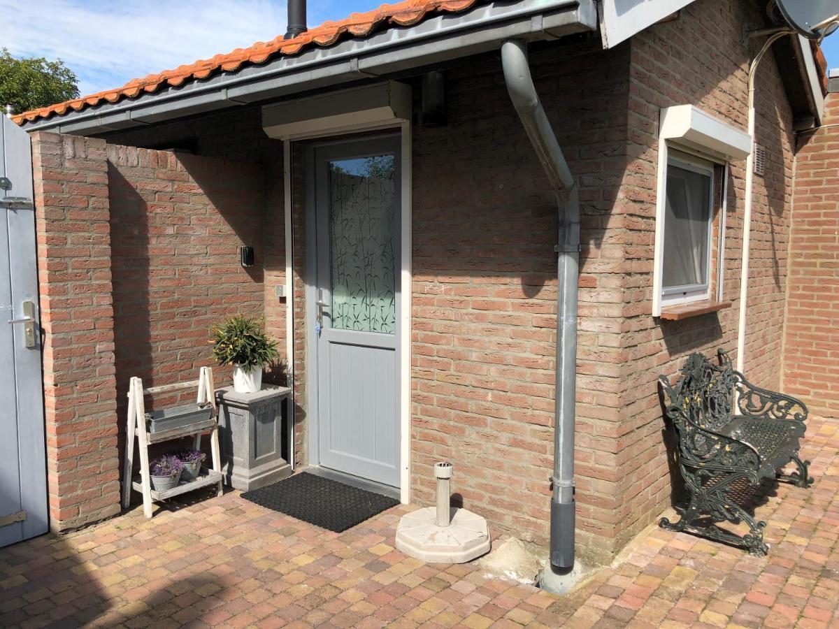 Slapen Bij De Zeeuwse Lala Bed & Breakfast IJzendijke ภายนอก รูปภาพ