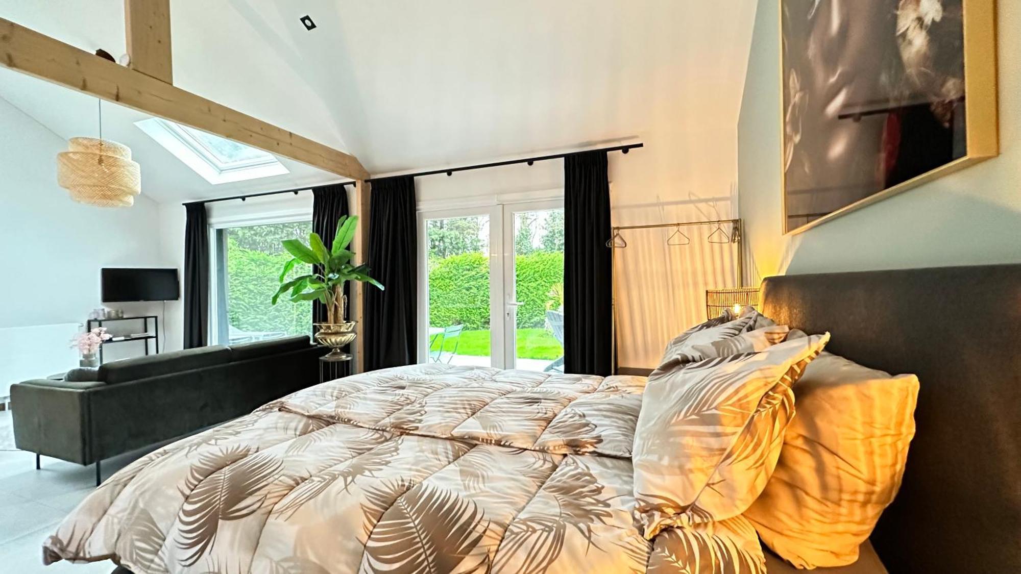 Slapen Bij De Zeeuwse Lala Bed & Breakfast IJzendijke ภายนอก รูปภาพ